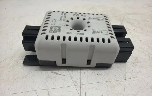 Skoda Superb B8 (3V) Aerial antenna amplifier 5Q0035570