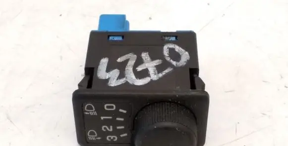 Nissan Primera Headlight level height control switch 37044A D22802