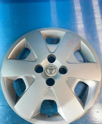 Toyota Corolla E120 E130 R16 wheel hub/cap/trim 