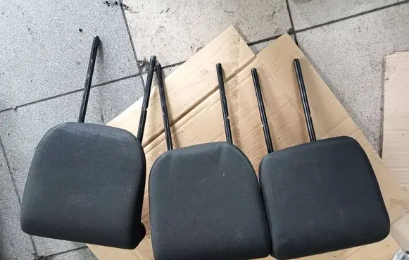 Toyota Yaris Rear seat headrest 000