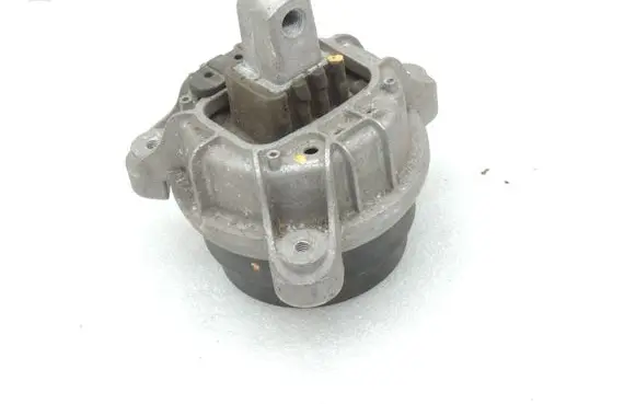 BMW 5 F10 F11 Engine mount bracket 6785602 22116785602