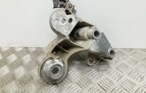 Audi A4 S4 B6 8E 8H Engine mounting bracket 8E0199352D