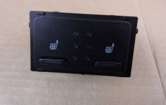Toyota Camry VIII XV70 Seat heating switch 8475233140