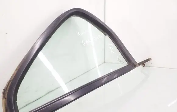 Opel Frontera B Rear vent window glass 43R00082
