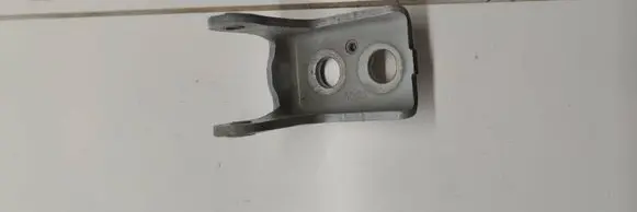 Peugeot 208 II Front door lower hinge 352212