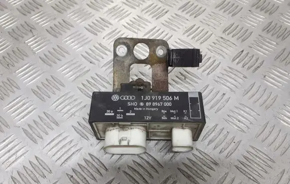 Seat Ibiza III (6L) Coolant fan relay 1J0919506M
