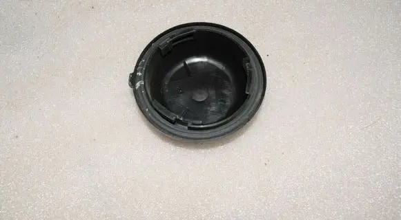Volvo S60 Headlight/headlamp dust cover 89000387