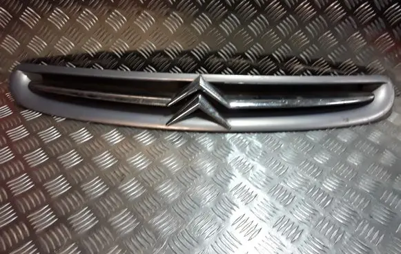 Citroen Xsara Picasso Front bumper upper radiator grill 9631507477
