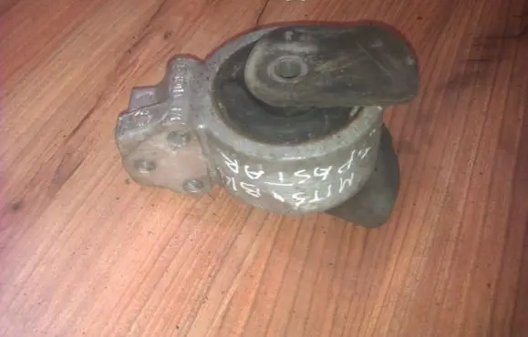 Mitsubishi Space Star Engine mount bracket