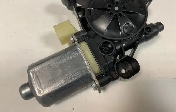 Audi A5 Rear door window regulator motor 8W0959802