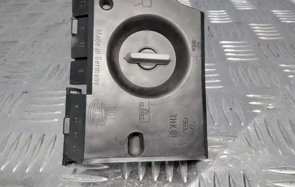 Audi 100 S4 C4 Tail light bulb cover holder 3158B