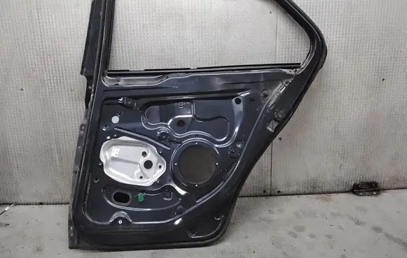 Volkswagen Jetta V Rear door 1K5833312