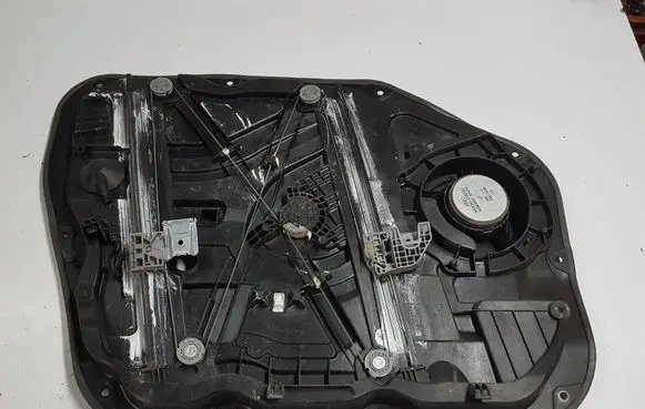 Hyundai Tucson TL Front door manual window regulator 