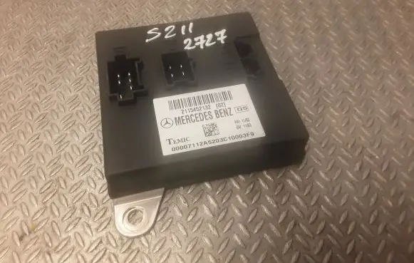 Mercedes-Benz E W211 Central body control module 2115452132 A2115452132