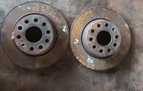 Volkswagen PASSAT B6 Rear brake disc