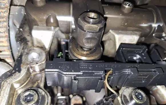Audi A4 S4 B7 8E 8H Fuel injector