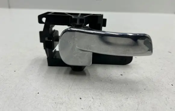 Nissan Qashqai Front door interior handle 8318D
