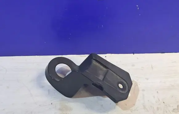 Volvo S60 Air filter cleaner box bracket assembly 31493244