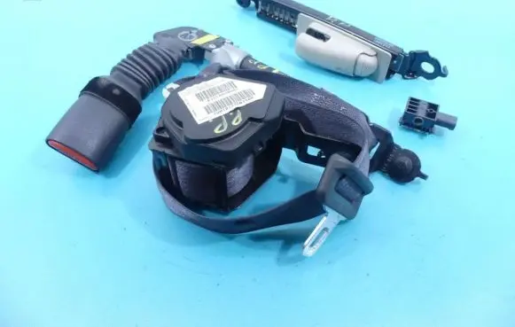 Jeep Grand Cherokee (WK) Front seatbelt 04896083AA IMPRK1106661