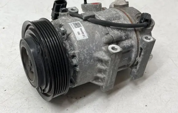 KIA Sportage Air conditioning (A/C) compressor (pump) 97701D7600