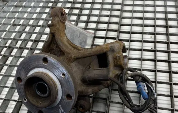 Peugeot 2008 I Front wheel hub spindle knuckle