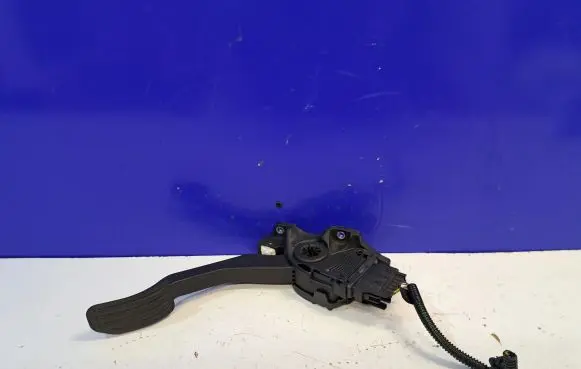 Volvo S60 Accelerator throttle pedal 31329062