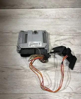 BMW 5 F10 F11 Engine control unit/module 8574091 0281019806 030733298