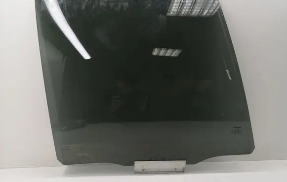Volvo XC90 Rear door window glass