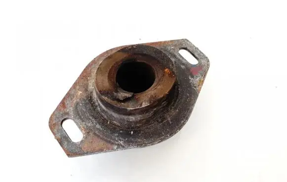 Peugeot 307 Engine mount bracket