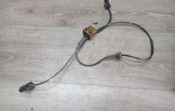 Volvo XC90 ABS brake wheel speed sensor 10071161783 30682478