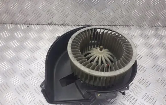 Volkswagen Polo IV 9N3 Front door blower motor 6Q1819015G