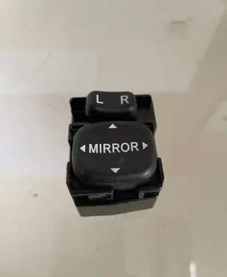 Toyota Corolla Verso E121 Wing mirror switch 183574