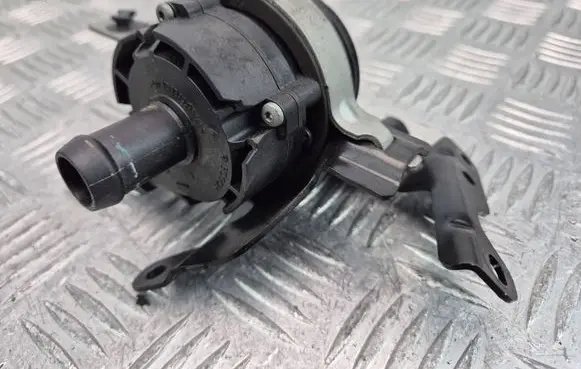 Mercedes-Benz A W176 Electric auxiliary coolant/water pump A0005000686 0392023206