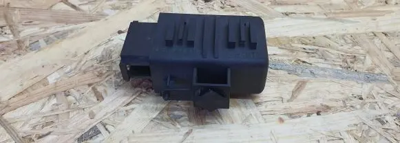 Volkswagen PASSAT B6 Seat heating relay 1Z0959772B