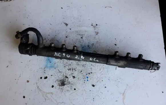 Volvo XC90 Fuel distributor 