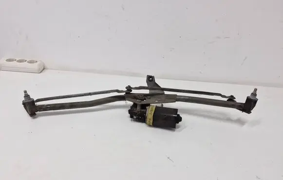 Front wiper linkage and motor