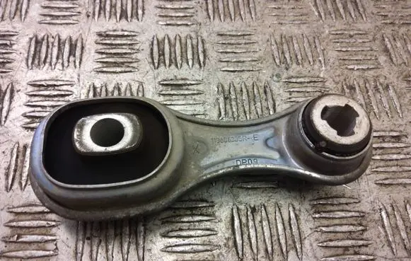 Nissan Juke II F16 Engine mount bracket 113606335r