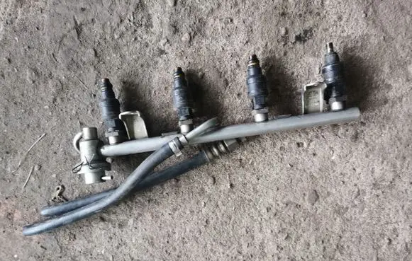 Volkswagen PASSAT B5 Fuel injectors set 058133681