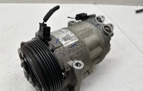 Jeep Compass Air conditioning (A/C) compressor (pump) 51979374