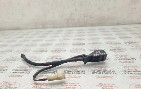 Volkswagen Touareg I Windshield washer spray nozzle 6E0955980B