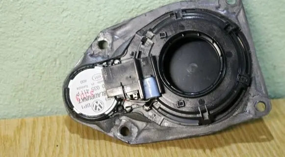 Volkswagen Touran I Panel speaker 