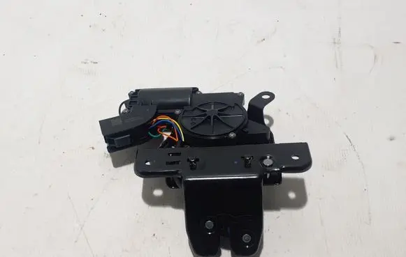 Loading door lock