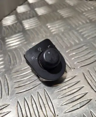 Wing mirror switch