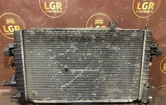 Opel Astra H Coolant radiator 8135