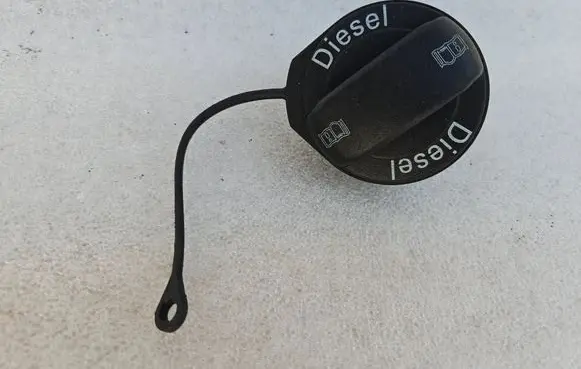 Audi A4 S4 B8 8K Fuel tank filler cap 8E0201556
