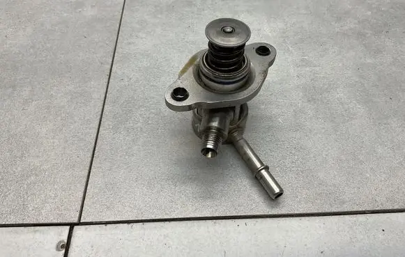 Opel Astra K Fuel injection high pressure pump 12673450