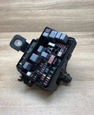 Toyota Avensis T270 Fuse module 0348YA1