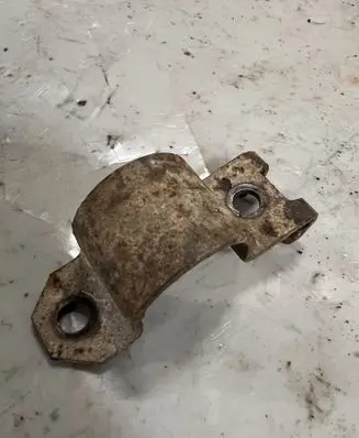 Toyota Land Cruiser (HDJ90) Sway bar bush bracket, rear 