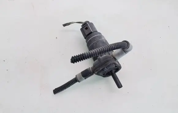 Skoda Octavia Mk2 (1Z) Windscreen/windshield washer pump 1K6955651