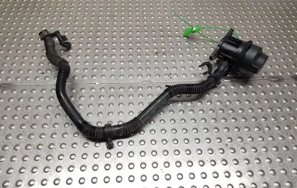 Mercedes-Benz CLA C117 X117 W117 Oil fill pipe S27708312 A2700100001